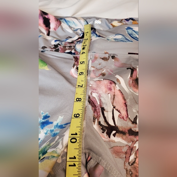 NWOT Avia Women's Floral Gray Leggings Size:L (12-14) - Picture 8 of 10